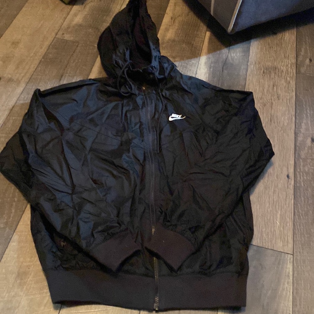 Nike Men’s Small lightweight windbreaker